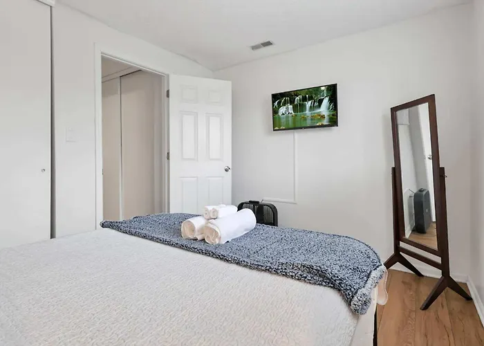 The Spacious Hilliard House *