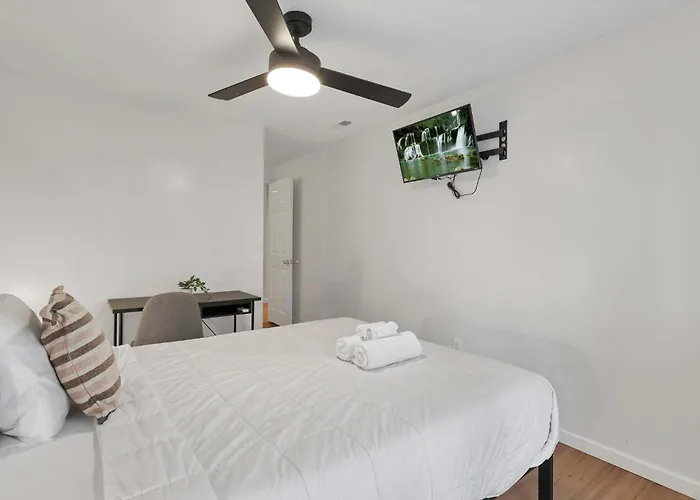 Holiday home The Spacious Hilliard House
