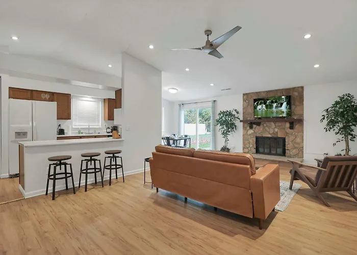 Holiday home The Spacious Hilliard House